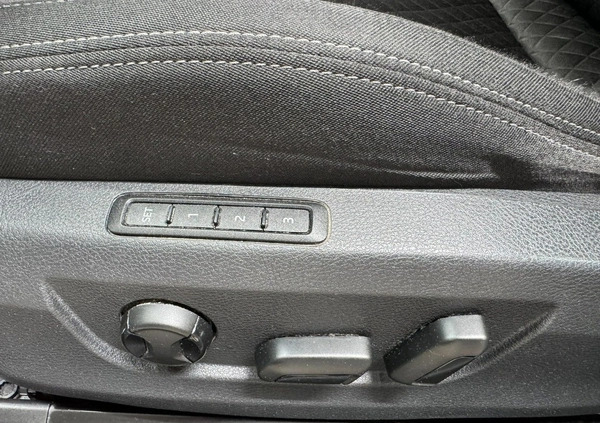 Skoda Superb cena 59900 przebieg: 230000, rok produkcji 2019 z Gliwice małe 742